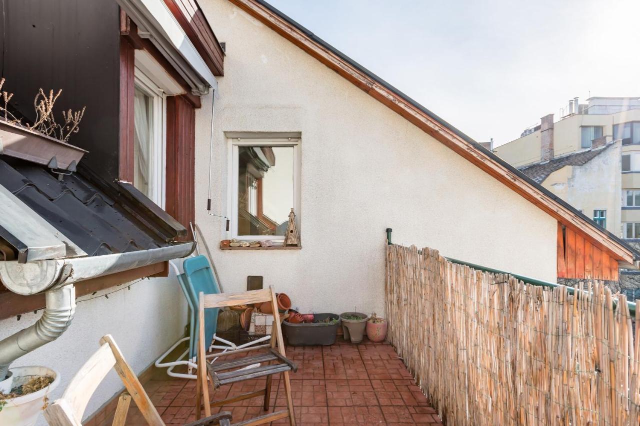 Relax Into Loft Living At A Light-Filled City Escape Budapest Eksteriør billede