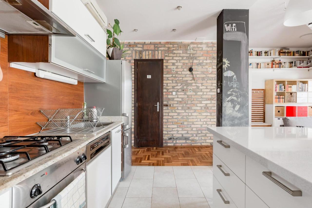 Relax Into Loft Living At A Light-Filled City Escape Budapest Eksteriør billede