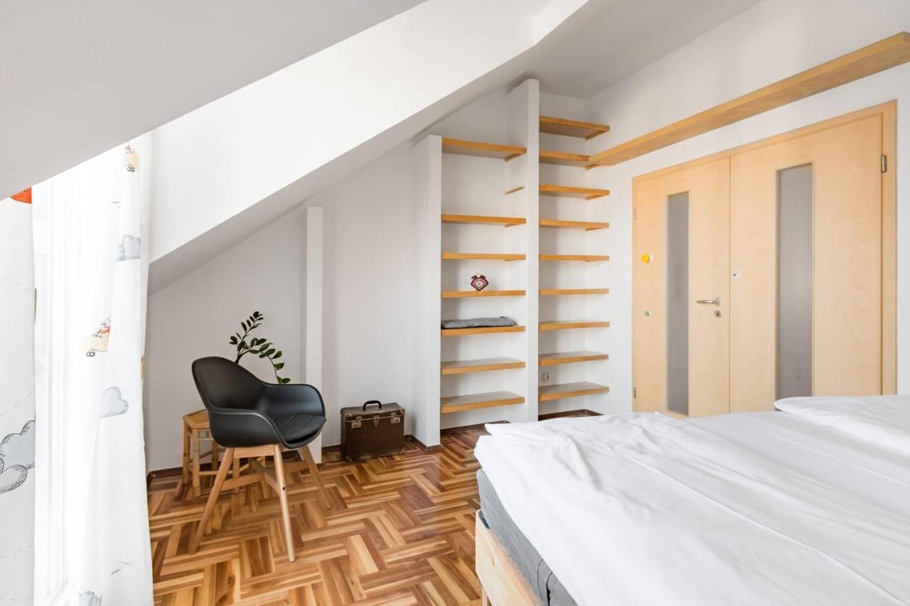Relax Into Loft Living At A Light-Filled City Escape Budapest Eksteriør billede