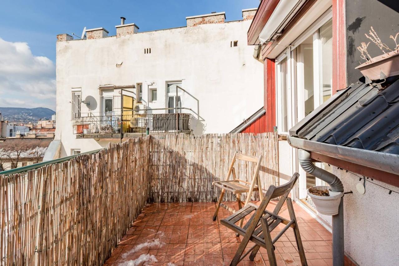 Relax Into Loft Living At A Light-Filled City Escape Budapest Eksteriør billede
