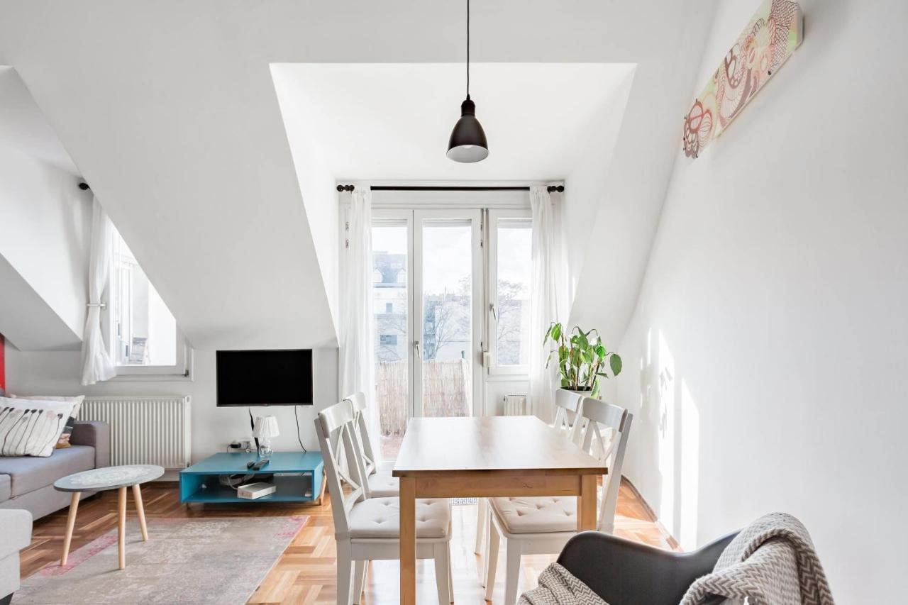 Relax Into Loft Living At A Light-Filled City Escape Budapest Eksteriør billede