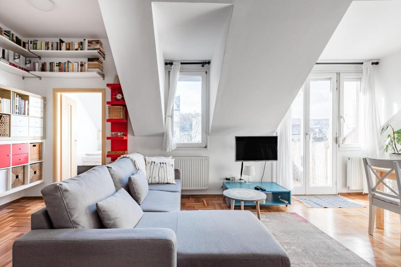 Relax Into Loft Living At A Light-Filled City Escape Budapest Eksteriør billede