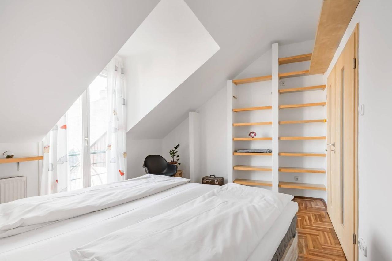 Relax Into Loft Living At A Light-Filled City Escape Budapest Eksteriør billede
