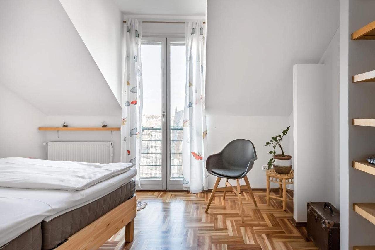 Relax Into Loft Living At A Light-Filled City Escape Budapest Eksteriør billede