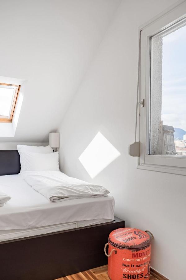 Relax Into Loft Living At A Light-Filled City Escape Budapest Eksteriør billede