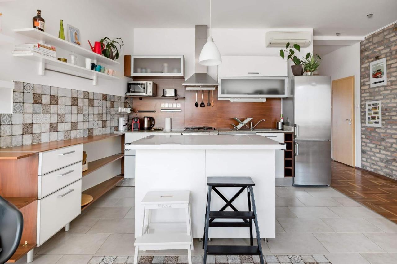 Relax Into Loft Living At A Light-Filled City Escape Budapest Eksteriør billede